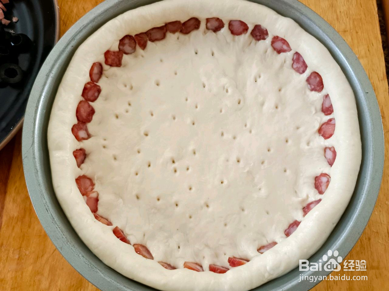 香肠卷边披萨的做法