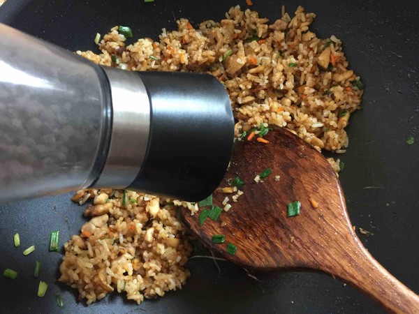 鸡腿包饭丘比沙拉汁