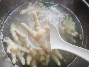 如何制作酸辣无骨鸡爪