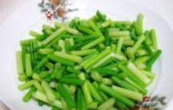 豆豉蒜苔炒午餐肉的做法