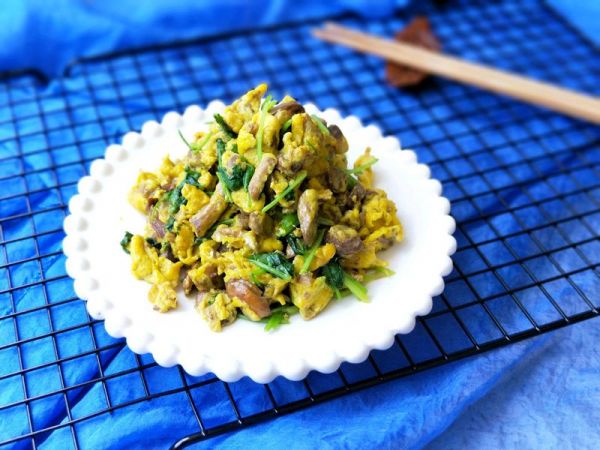 滑子菇香菜炒蛋