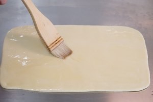 疫情期间适合做的奶香培根葱花馒头。