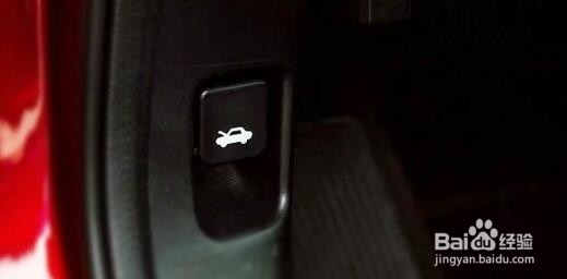 雅阁引擎盖怎么打开 发动机盖开关在哪里