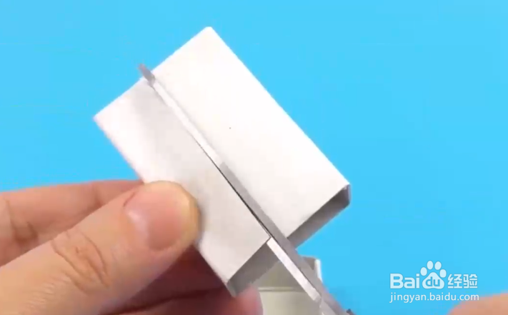 如何给芭比娃娃做饰品