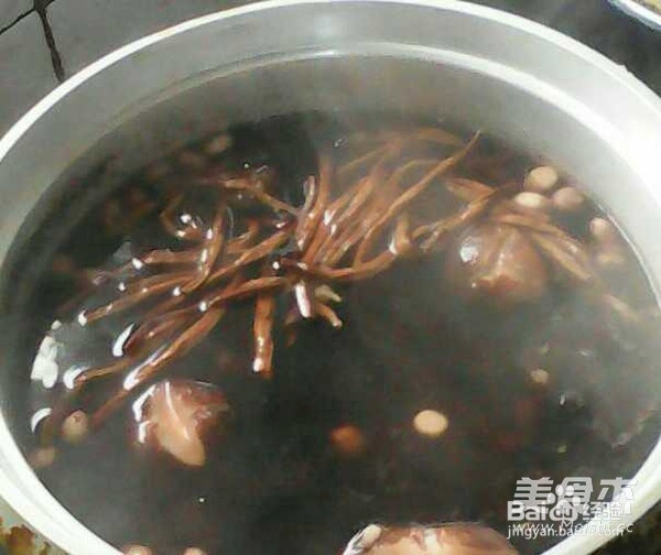 山珍鸡肉火锅