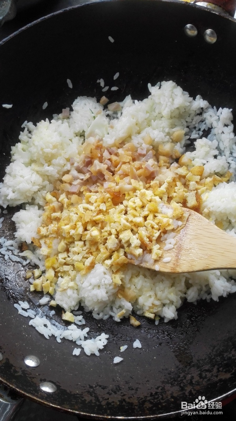 美味的咸肉蛋炒饭