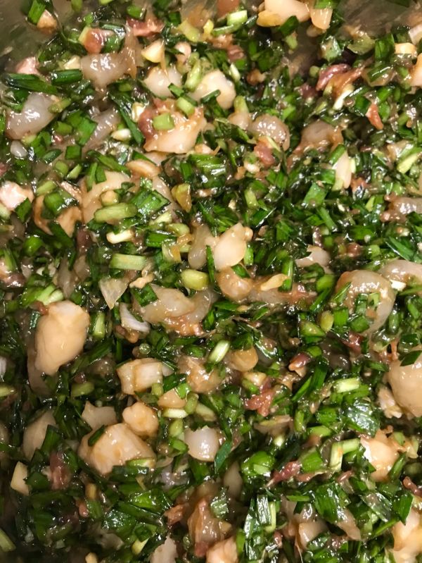 鲜虾贝丁韭菜盒子