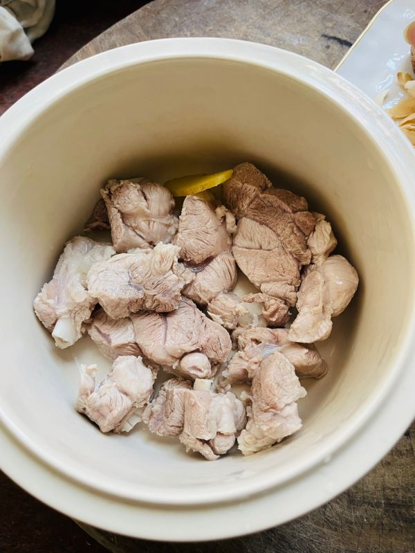 石斛西洋参瘦肉汤