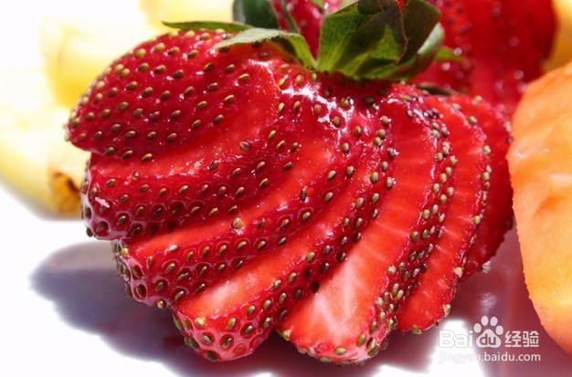 如何选购草莓
