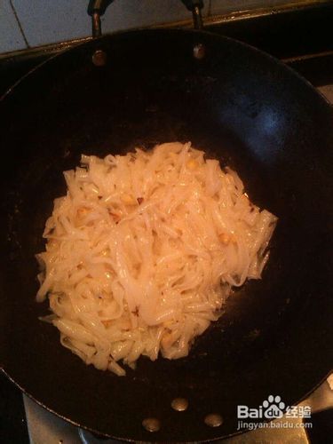 简单易做的美味早餐:蛋炒河粉