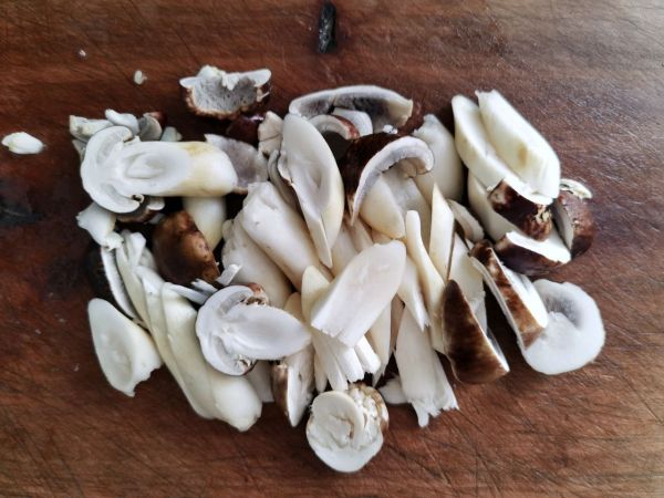 大球盖菇煎鸡胸