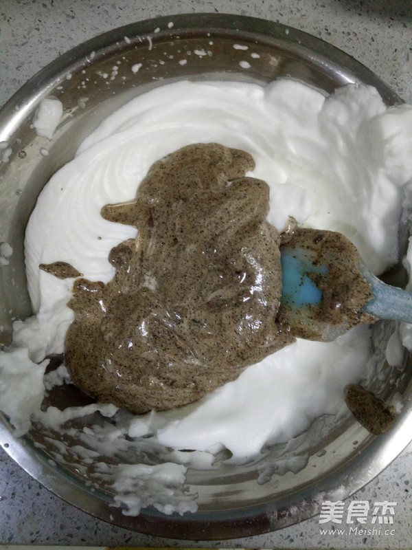 黑芝麻味蒸蛋糕