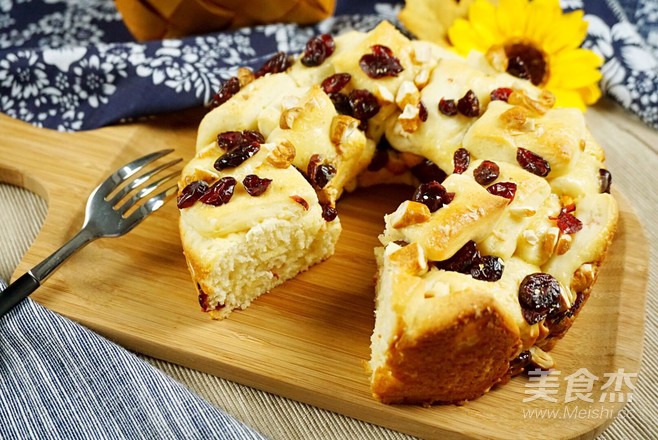 手撕炼乳坚果面包