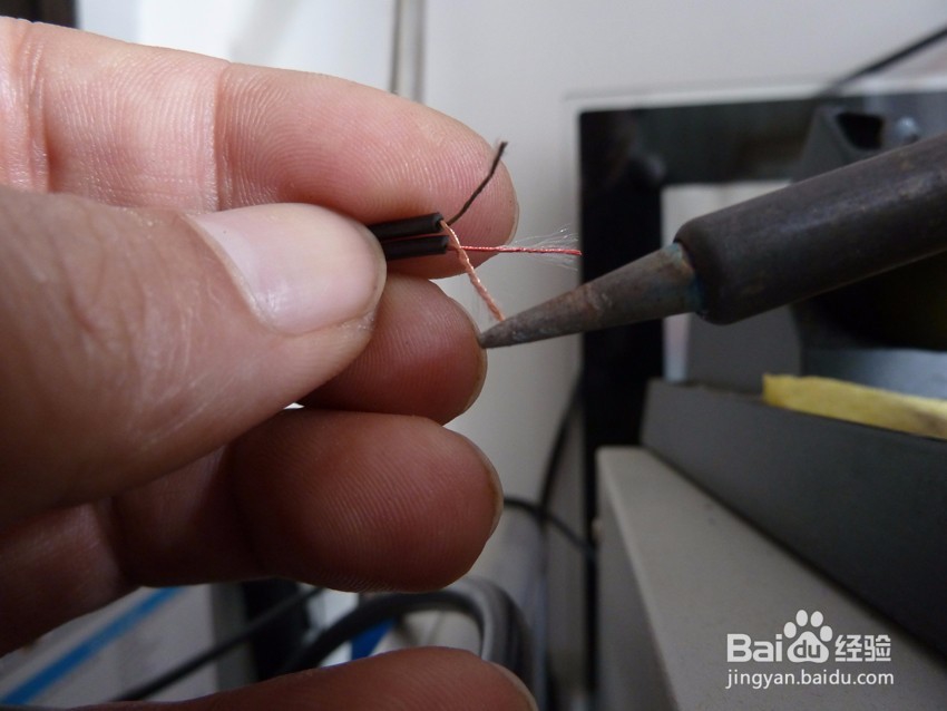 耳机更换插头方法