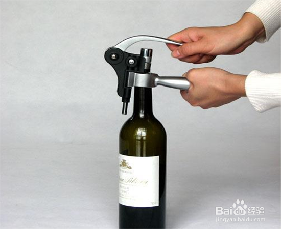 红酒瓶的塞子卡在里面出不来咋办