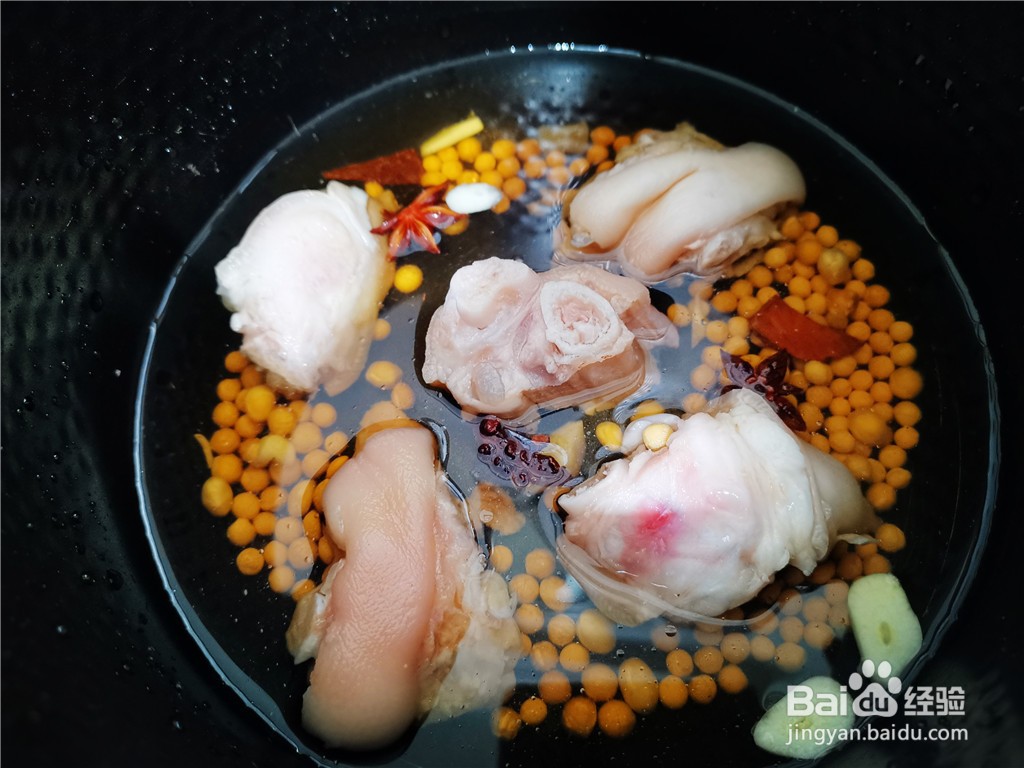 家常黄豆炖猪脚