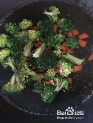 健康低脂家常菜—西兰花炒口蘑