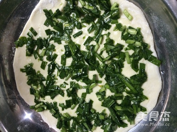 手撕韭菜饼的做法