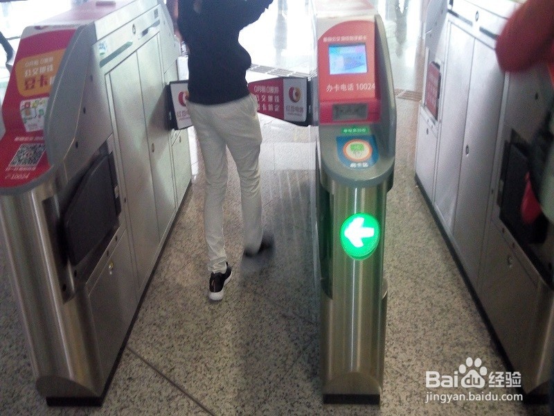 如何安全乘坐地铁