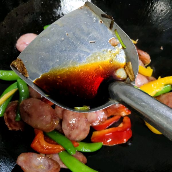 甜豆彩椒炒腊肠