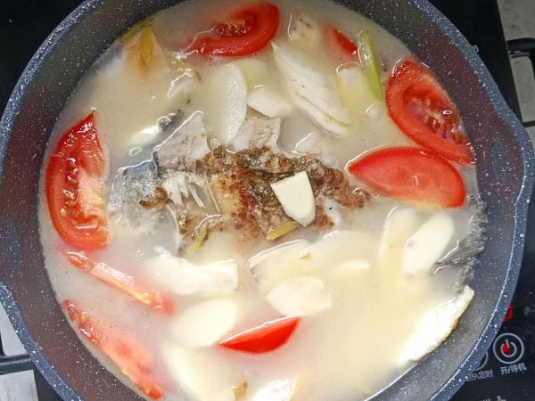 番茄山药鲫鱼汤