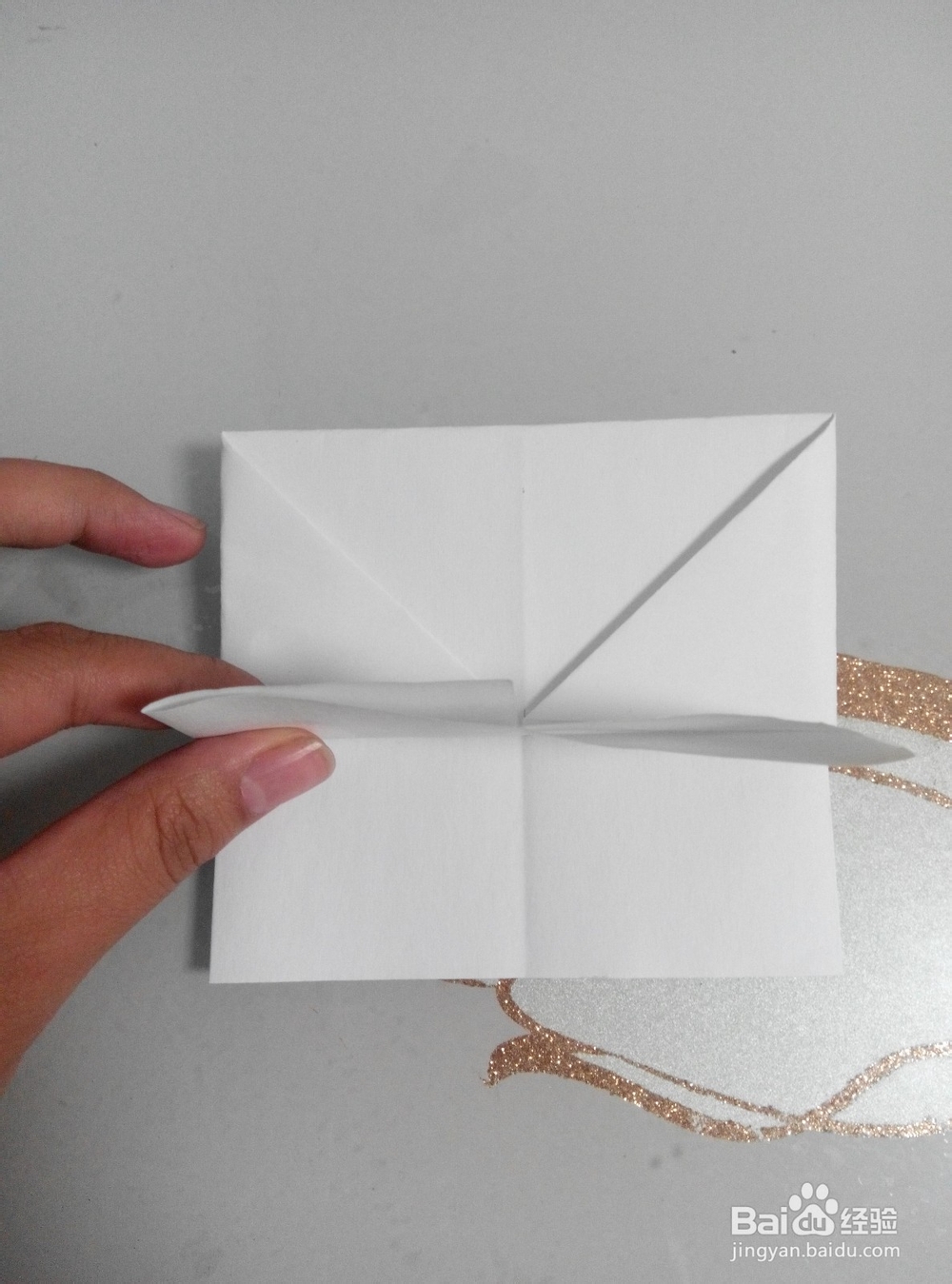 如何让废旧纸张变身储物小盒