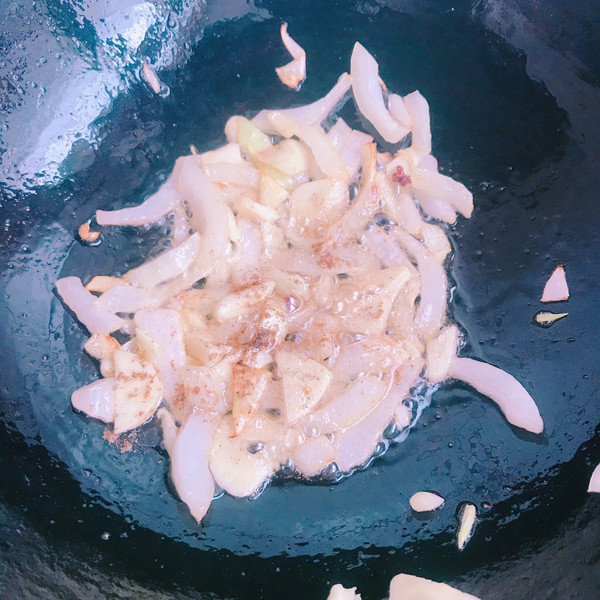 卷心菜炒饼盖蛋