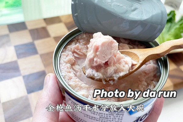 金枪鱼生菜手卷