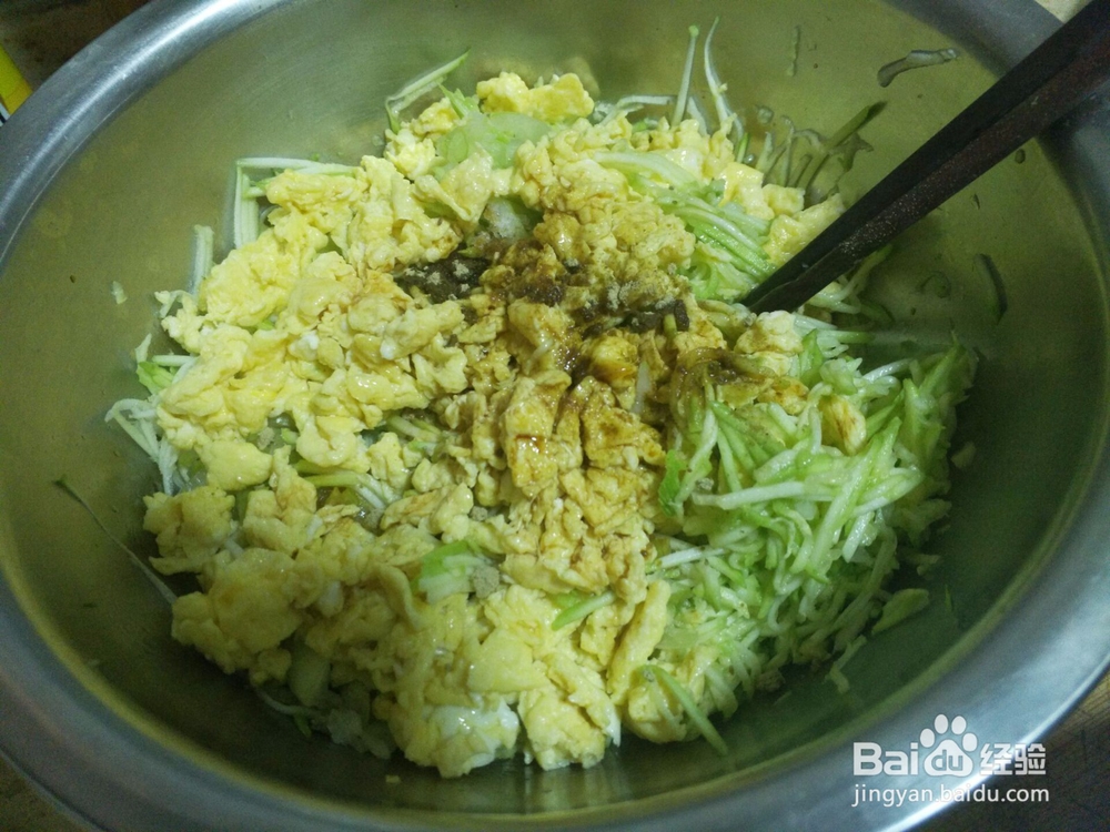 <b>西葫芦小虾米馅饺子的做法</b>