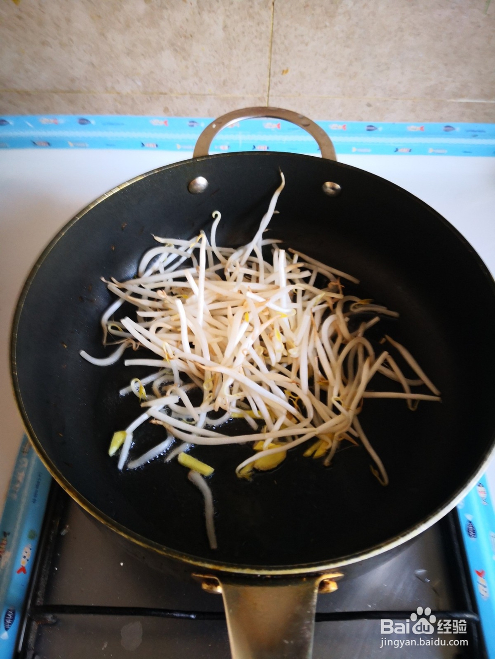 韭菜炒木耳的做法