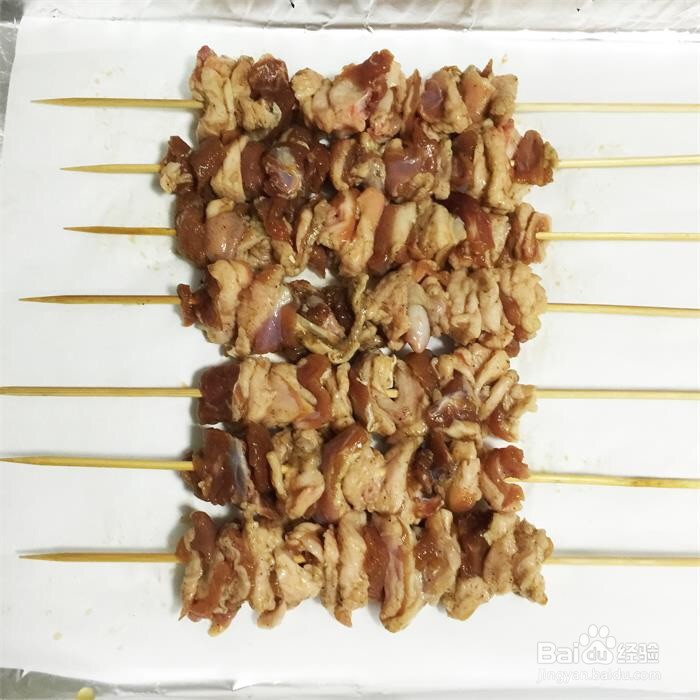 如何制作一份烤羊肉串？