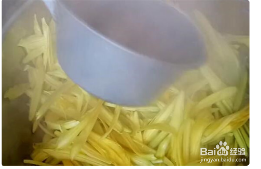 刚摘的黄花菜怎么处理才能吃