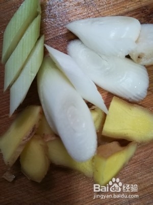 健康养生佳品青椒炒腊瘦肉的做法