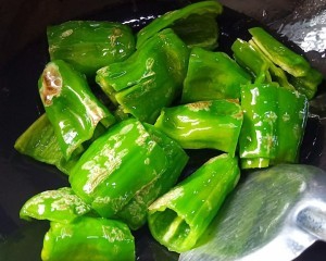 健康养生佳品肉末虎皮青椒的做法