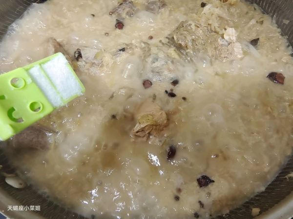 东北酸菜炖脊骨