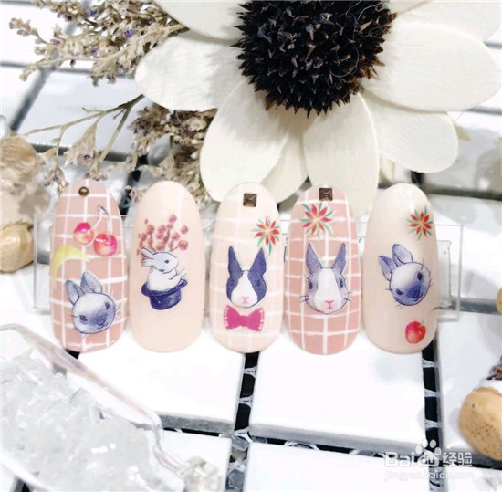 秋季裸粉色美甲图片