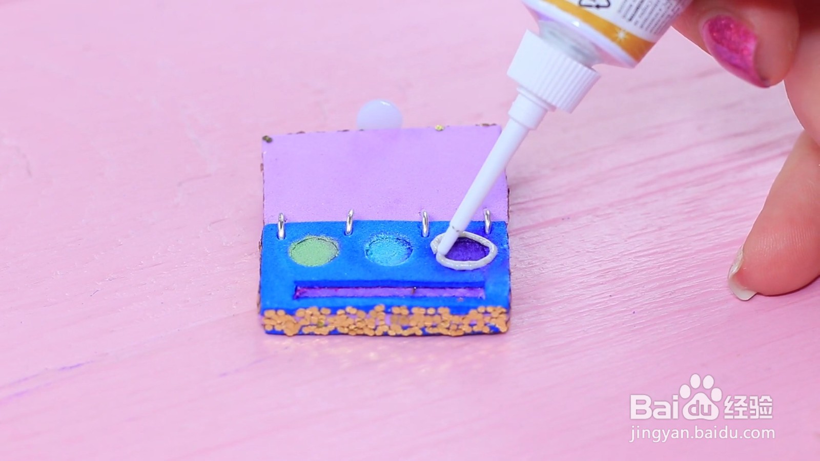 如何给美人鱼娃娃制作迷你调色板?