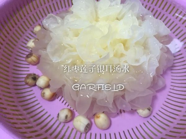 红枣莲子银耳糖水