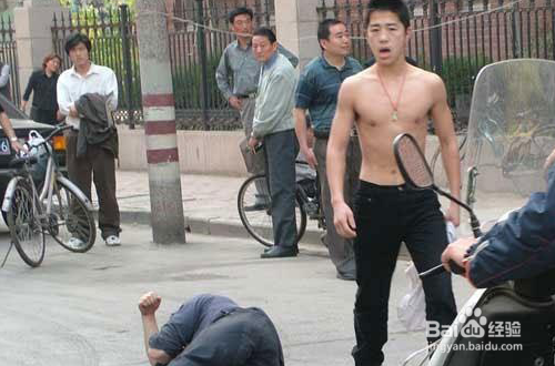 两个人打架,如何有效劝架