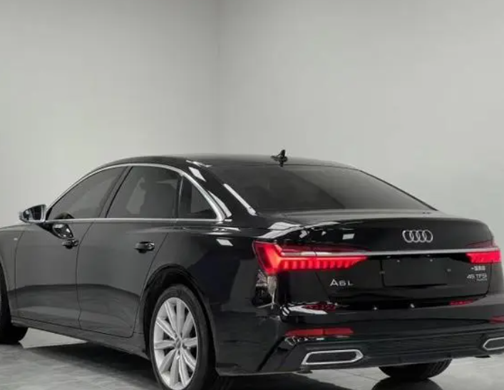 奥迪a6为什么显示正在加载媒介或设备