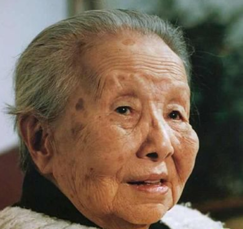 冰心的诗歌赏析（母亲啊，天上的风雨来了······）