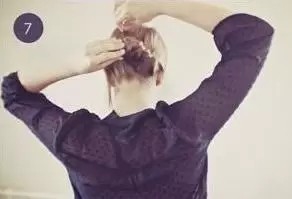 怎么叫优雅随意的小盘发