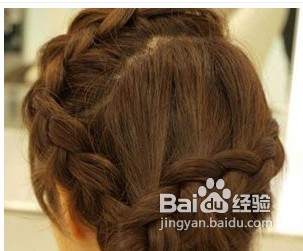 怎样打造韩式麻花辫编发