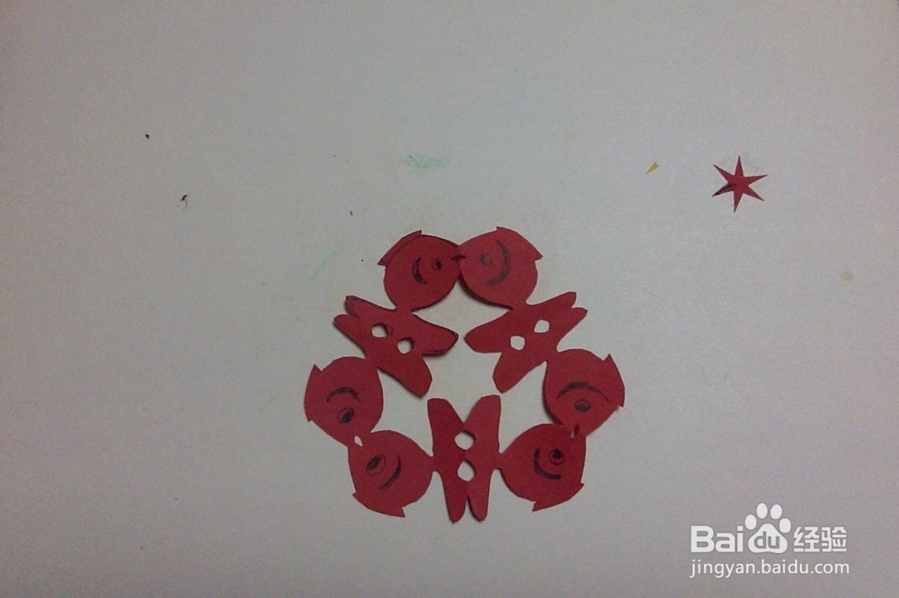 怎样剪金鱼团花？入门学剪纸窗花