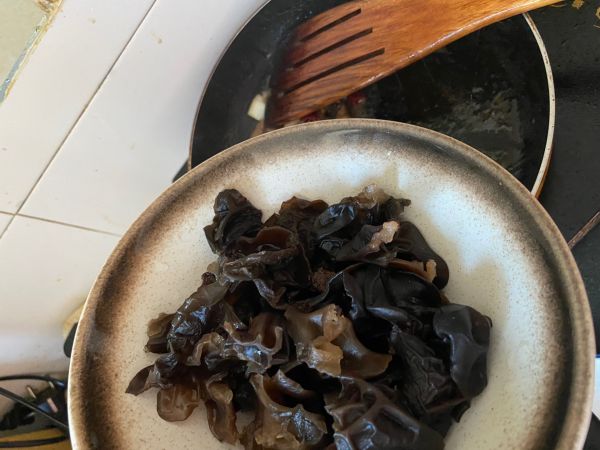 娃娃菜木耳炒肉
