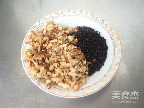 黑芝麻核桃面包