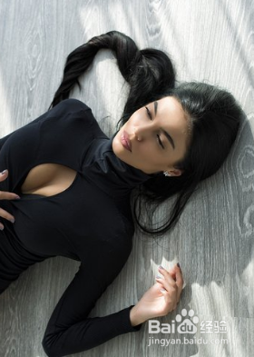 如何用短发辫辫子能够遮住耳朵