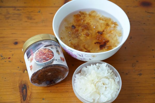 桃胶银耳雪梨汁