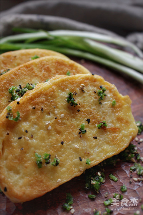 不枉春光,来试试这盘椒盐黄金煎馍片吧.