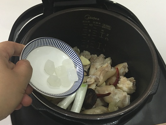 香菇黄豆炖猪蹄
